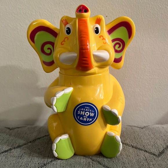 Collectible: The Greatest Show on Earth Elephant Mug - Picture 1 of 3